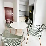 Moderno apto a pasos de la playa